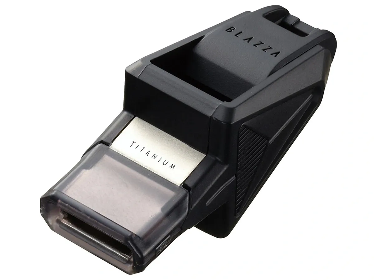 Còi trọng tài bóng rổ Molten RA0040-KS-E (Blazza)