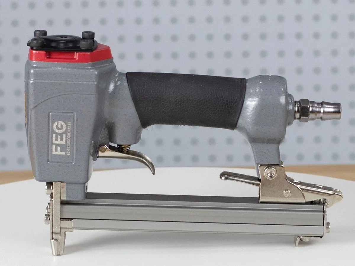 Máy bắn đinh U chạy hơi FEG EG-1013JC