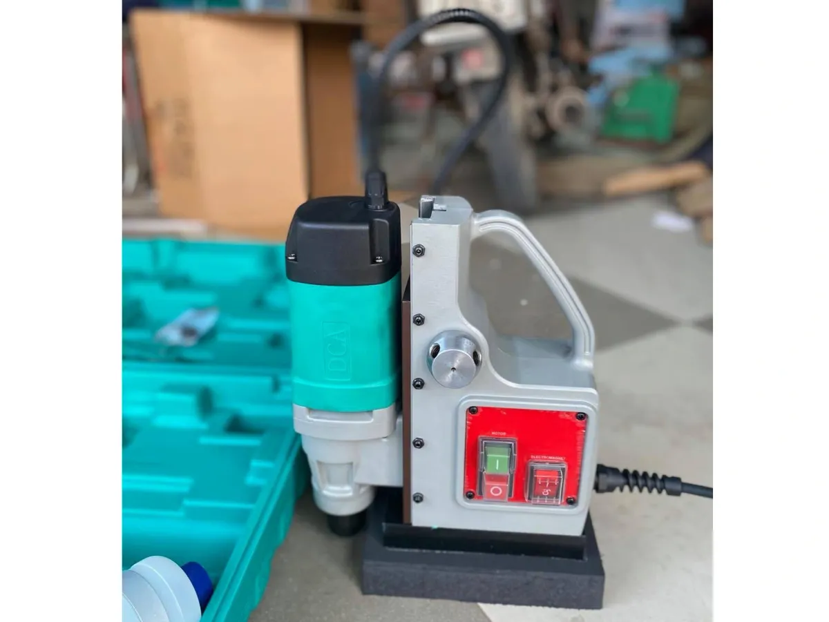 Máy khoan từ DCA AJC23 1.500W